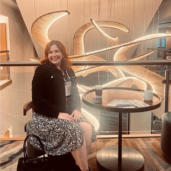 Meet your Posher, Jillian - Picture 7 of 7